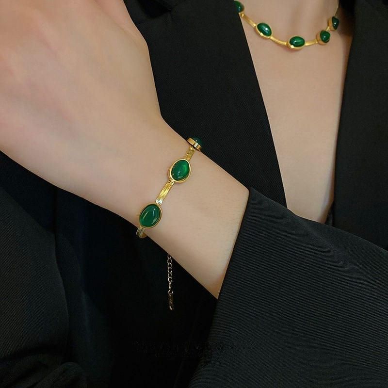💚  Luxury Green Stone Set